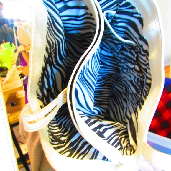 Maxximum Yellow Woven Shoulder Bag - Picture 2 of 7